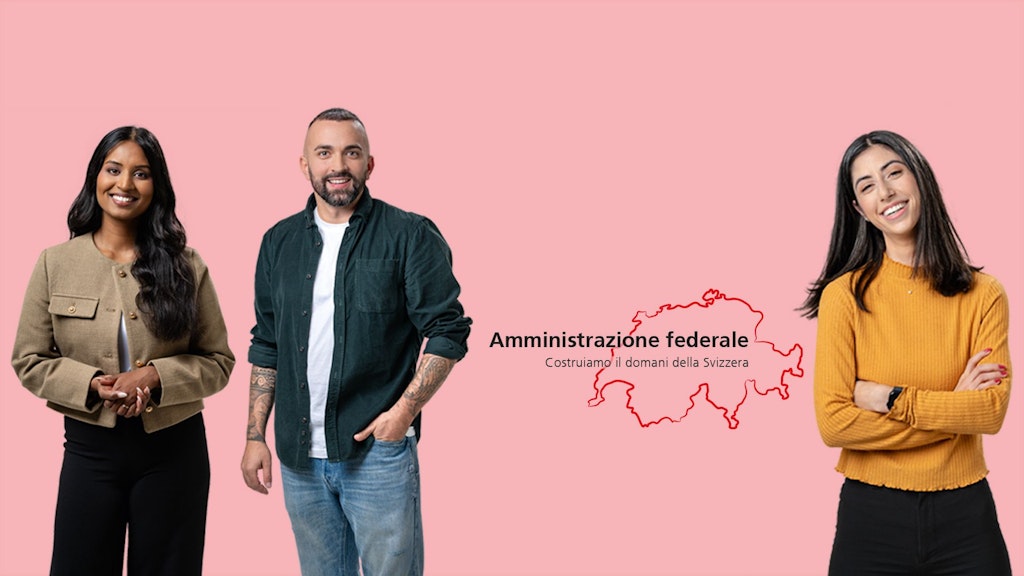 Tre persone con abbigliamento casual su sfondo rosa, a destra mappa della Svizzera con testo 'Amministrazione federale' e slogan in italiano.